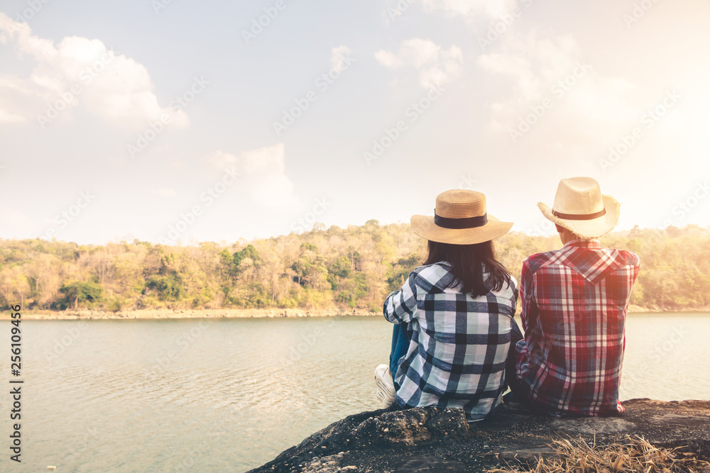 Obraz premium Tourists in the midst of peaceful nature, Traveling of tourists only to find the beauty of nature.