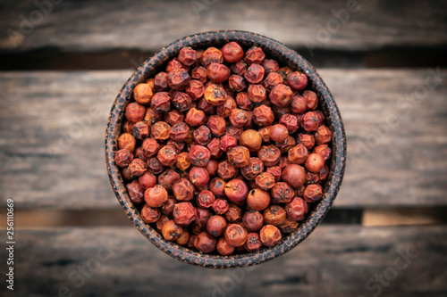 Foto organic kampot dried red pepper corns in cambodia