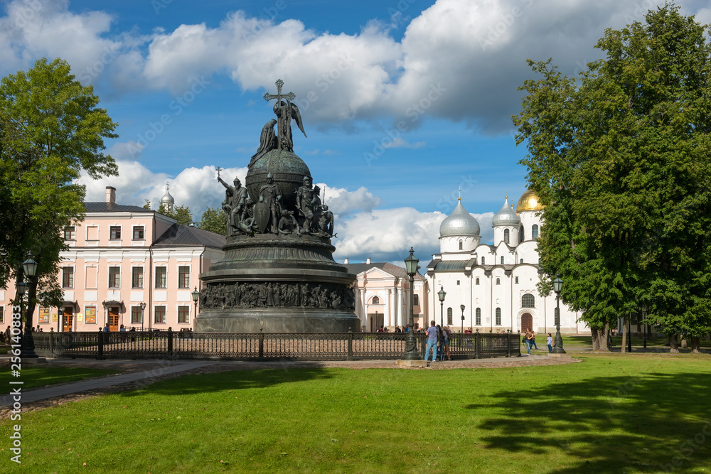 Obraz premium VELIKY NOVGOROD, RUSSIA - AUGUST 14, 2018: Monument Millenium of Russia on the background of St. Sophia Cathedral with tourists walking along in summer day