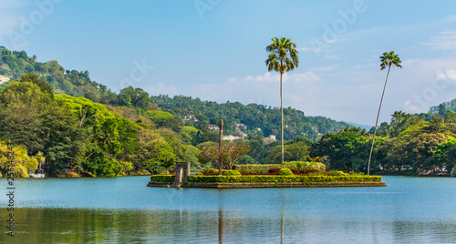 Tableau sur toile Island in Kandy Lake, Kandy, Sri Lanka
