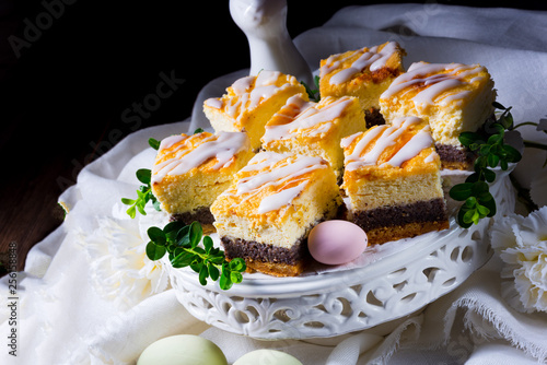 Bilde på lerret delicious easter poppy seed cake with white glaze