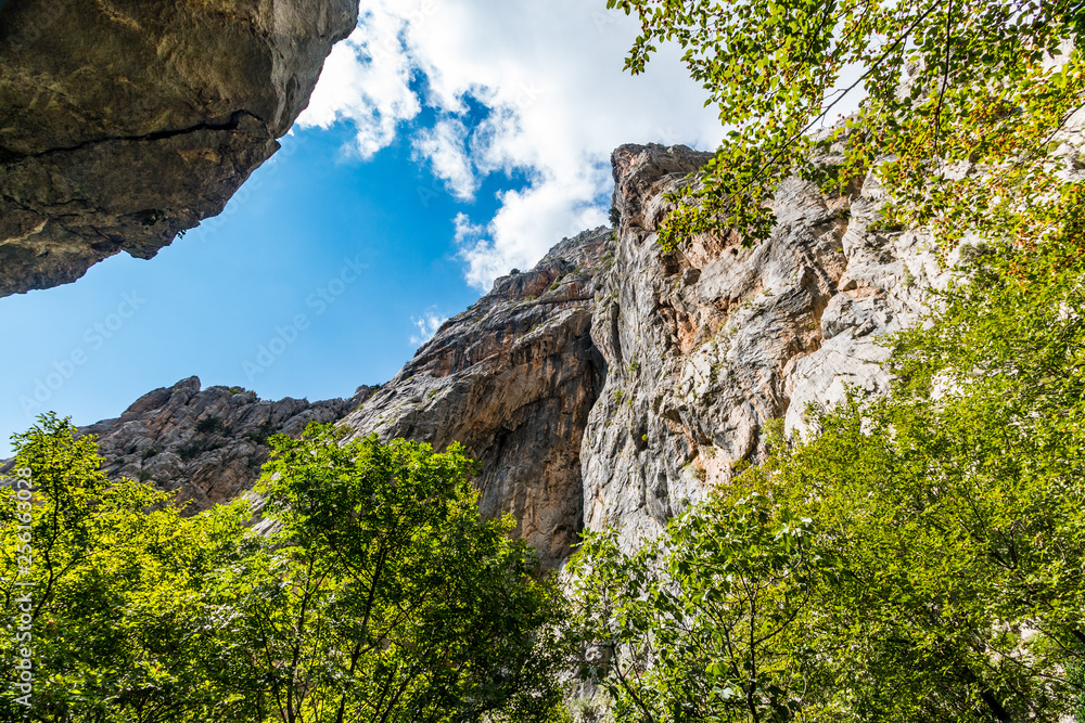 Berglandschaft im Paklenica Nationalpark in Kroatien