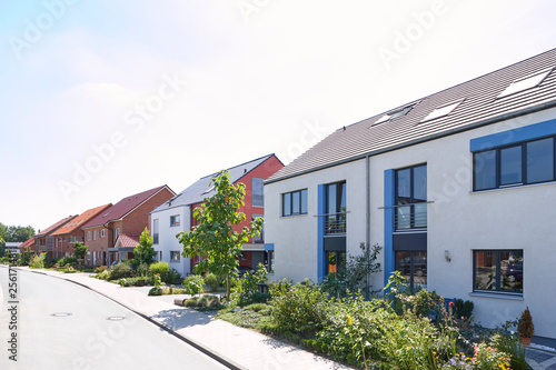 Wallpaper Mural Straße mit Neubauten und schönen Vorgärten in Nordrhein-Westfalen Torontodigital.ca