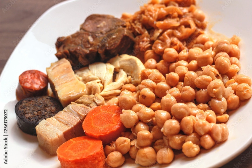 Plato de codido madrileño Plato de codido madrileño