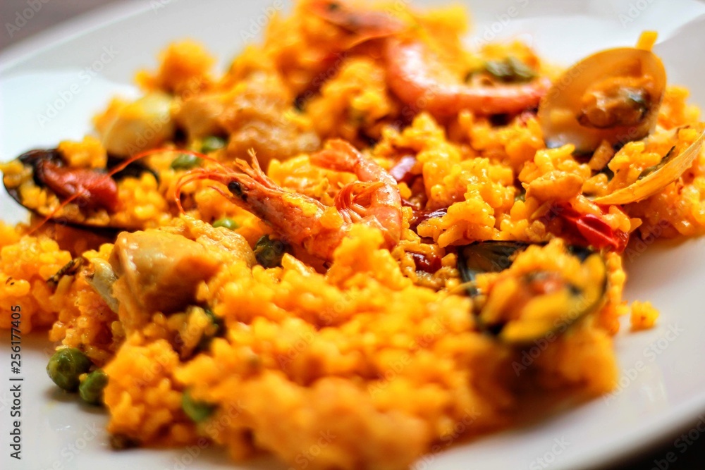 Paella valenciana de marisco Paella valenciana de marisco