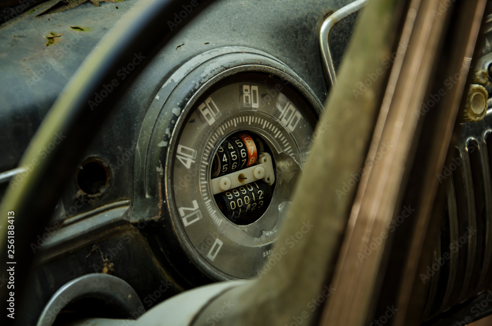 Obraz premium broken dashboard