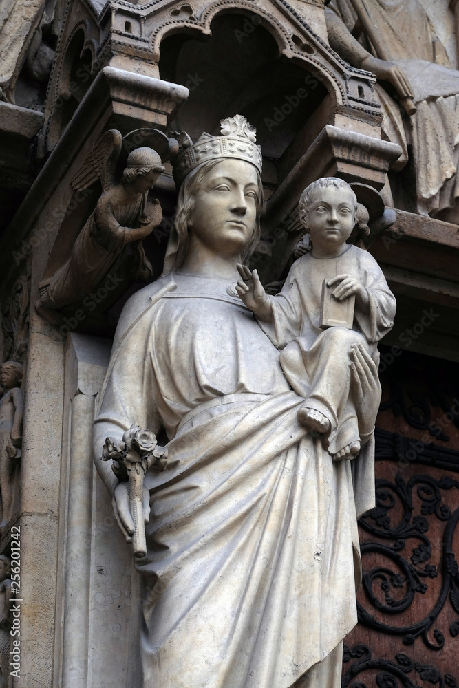 Madonna with Child, Portal of the Virgin, Notre Dame Cathedral, UNESCO World Heritage Site in Paris, France 