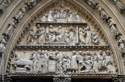Portal on north facade, Notre Dame Cathedral, Paris, UNESCO World Heritage Site in Paris, France 