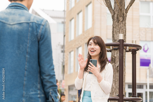 Tableau sur toile 待ち合わせをするカップル