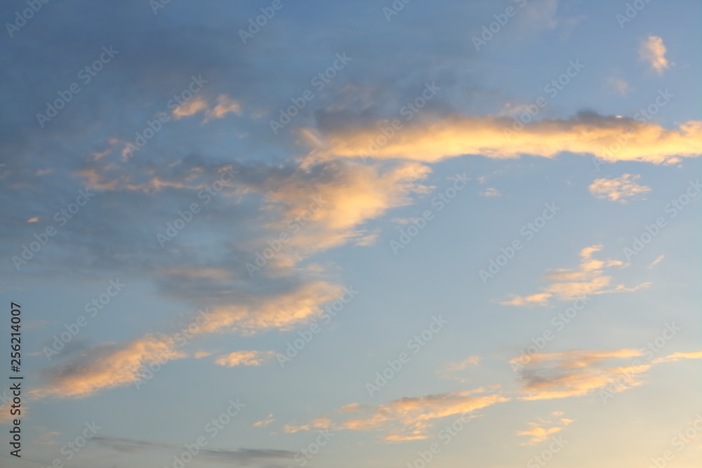 Fototapeta premium cloudy on twilight dusk sky background