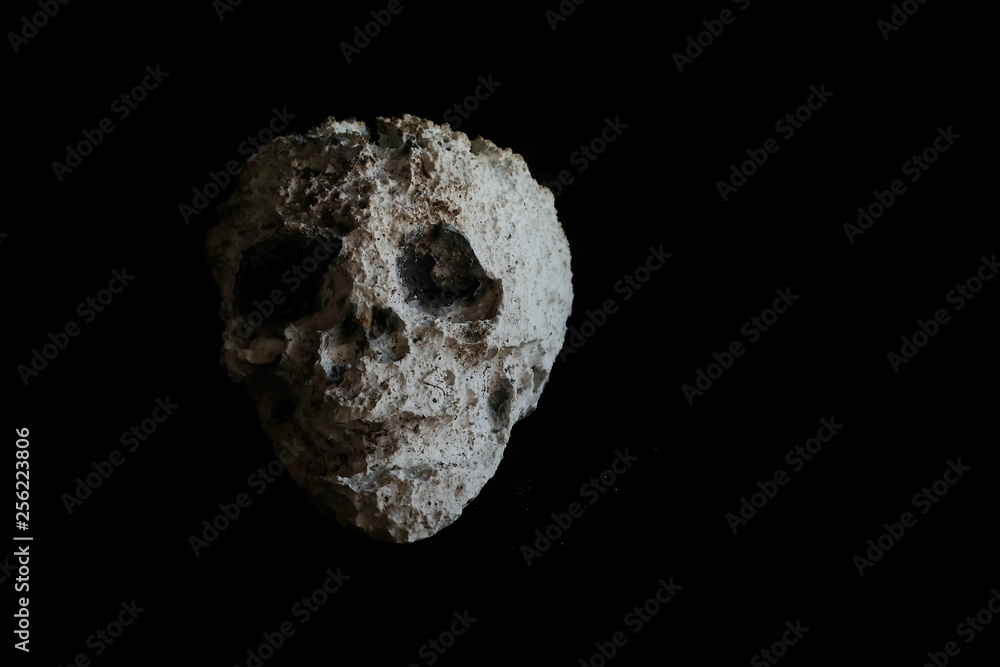 Skull shape cigarette ash tray and space for write wording, a warning symbolic to alert cigarette consumer realize danger of smoking that affect health and finance problem to themselves and family Skull shape cigarette ash tray and space for write wording, a warning symbolic to alert cigarette consumer realize danger of smoking that affect health and finance problem to themselves and family