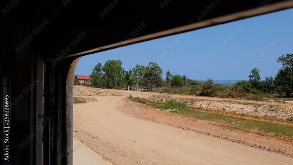 Naklejka premium Train and sea