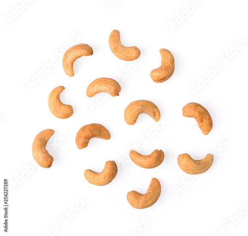 фотографія Roasted cashew nut on white background