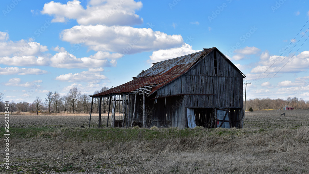 Obraz premium abandoned farm house