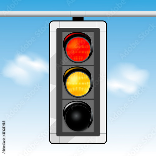 hängende Ampel vor Himmel, Ampelschaltung Rot-Gelb