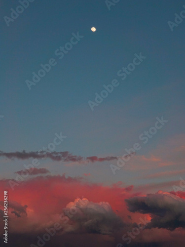 Wallpaper Mural tramonto bello rosso nuvole luna Torontodigital.ca