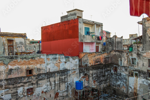 View of a ruinous house in Havana, Cuba © luisfpizarro