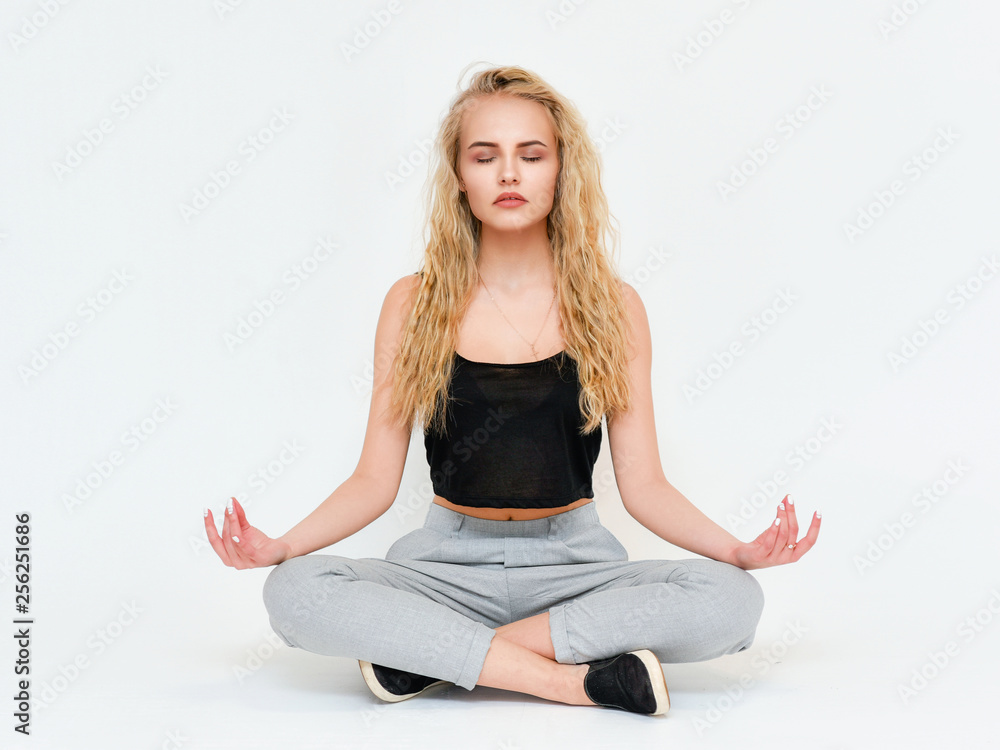 Beauty Woman Portrait. model Girl sitting on the floor freelancer with Perfect Clean Skin. Beauty Woman Portrait. model Girl sitting on the floor freelancer with Perfect Clean Skin.