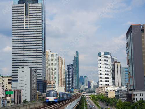 Modern city building with railway of train in  Bangkok © themorningglory