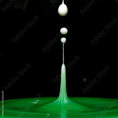 Milch, Milchtropfen, Milchspritzer, Milchtropfenkollision, Milk, Milkdrop, Milksplash, Splash, Tropfen, Tropfenkollision,  photo