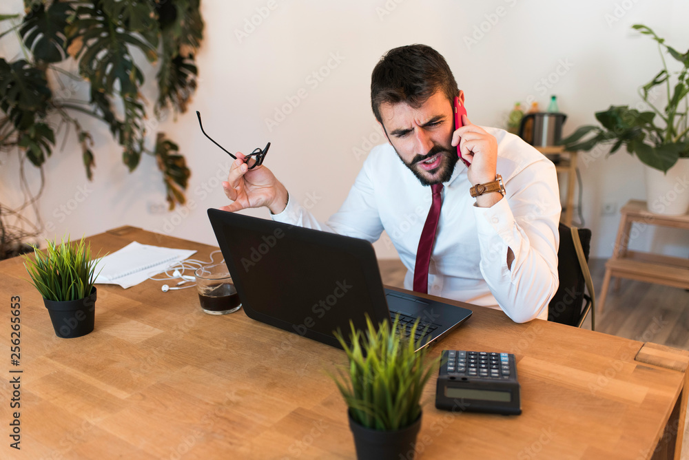 Bilde på lerret Frustrated businessman arguing with client talking on phone and yelling