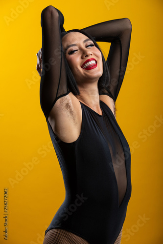 фотографія Portrait of happy Asian woman with hairy armpit
