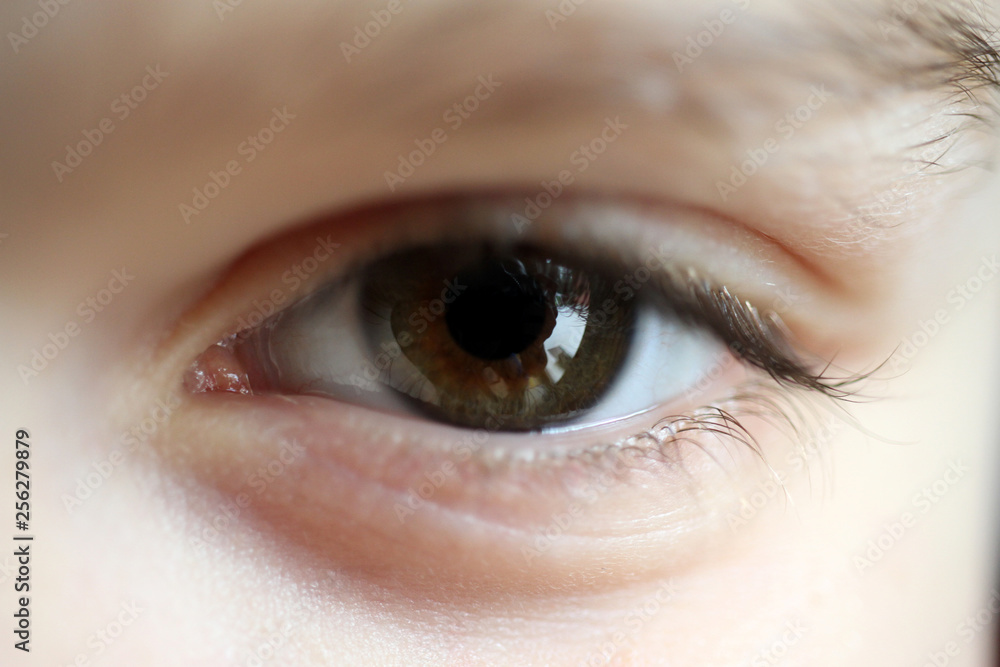 Obraz premium occhio di bambino macro