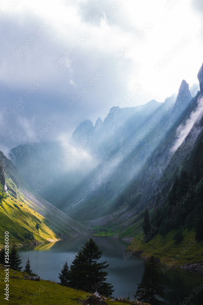 Fototapeta premium Strahlen über Fälensee