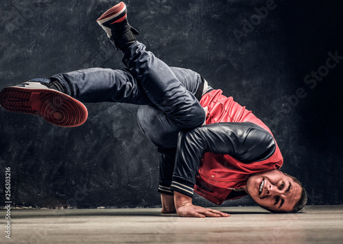 Stylish guy performs breakd...