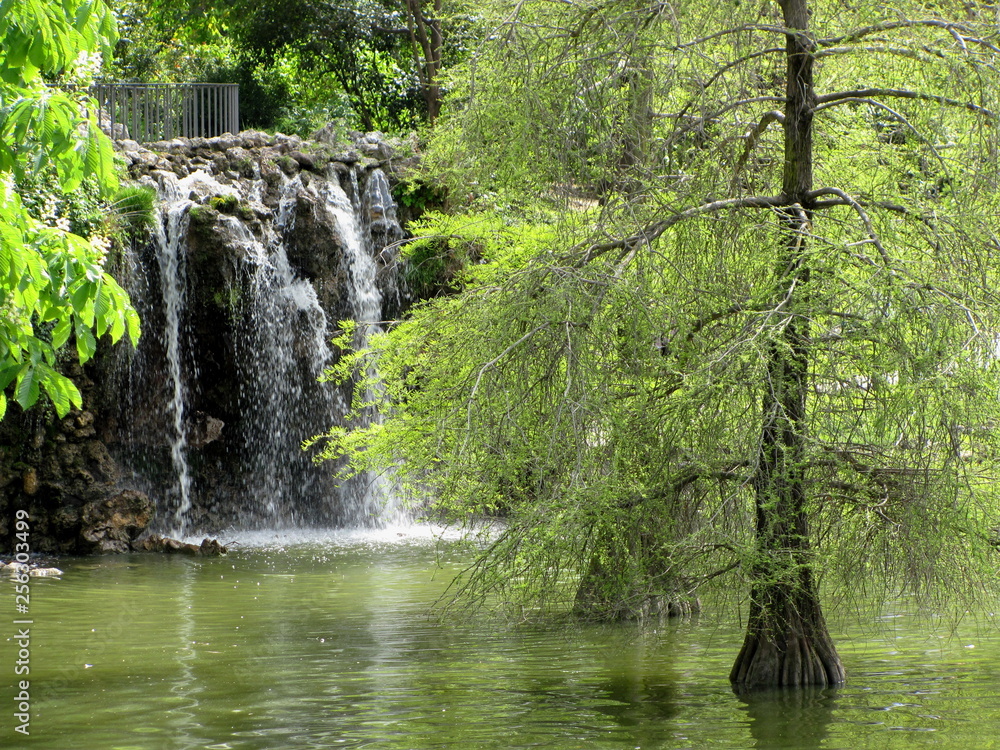 Fototapeta premium Buen Retiro Park, one of the largest parks of Madrid city, Spain.