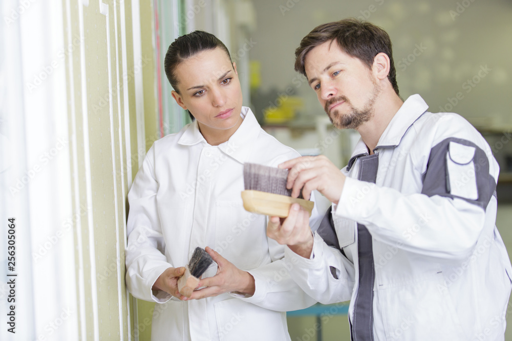 Obraz premium female and male painter with tool in the white room