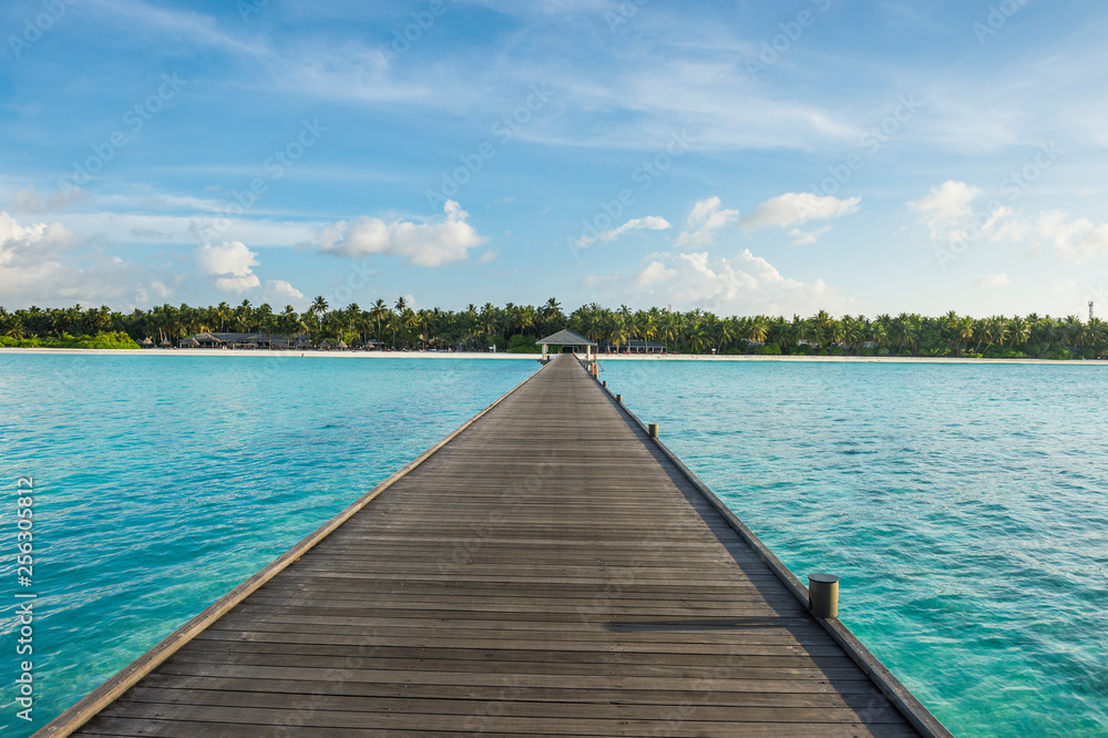 Maldives, Ari Atoll, Nalaguraidhoo, Sun Island, empty pier Maldives, Ari Atoll, Nalaguraidhoo, Sun Island, empty pier