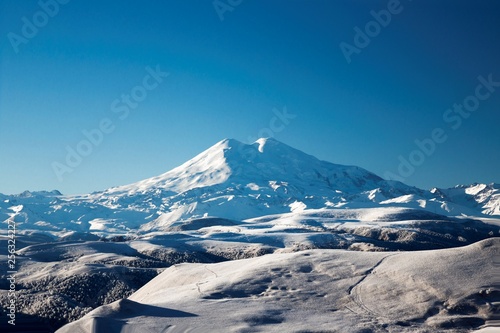 Tableau sur toile Mount Elbrus, beautiful view of snow tops of the North Caucasus