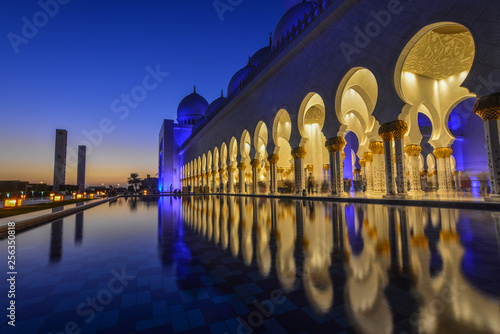 Night of Grand Mosque in Abu Dhabi