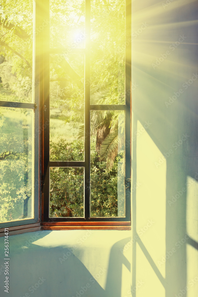 Fototapeta premium Sunbeams passing through vintage window into room