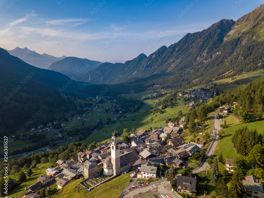 Vista aerea di Ayas, Aosta, Italia