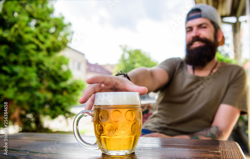 Foto Enjoying non alcoholic beer