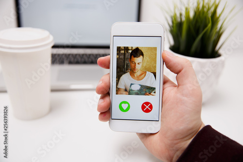 Obraz na plátně Online dating app in smartphone
