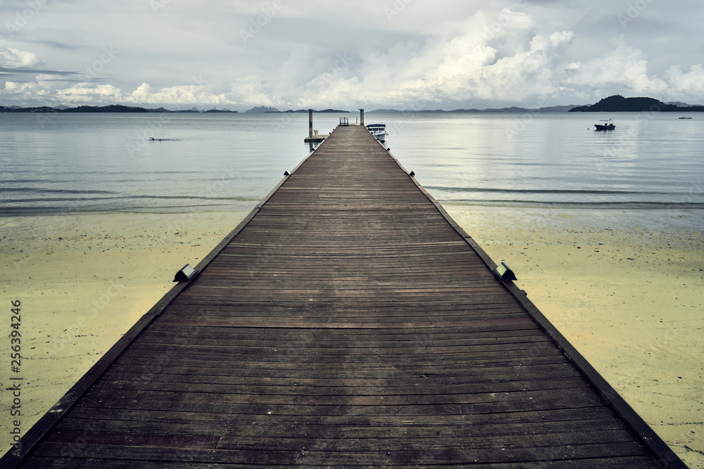 Fototapeta premium pier on the lake