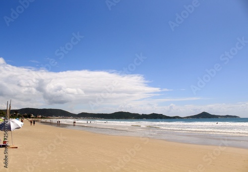 Praia tropical  praia de Canto Grande  Mariscal  cidade de Bombinhas  estado de Santa Catarina  Brasil 
