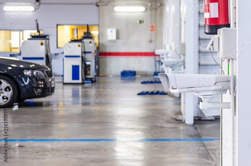 License plate recognition camera in a vehicle inspection line