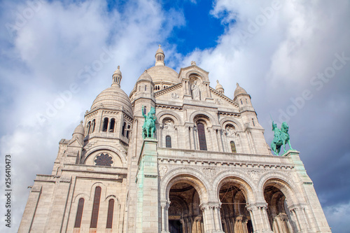 Sacre Coeur church on Montmartre, Paris © russieseo