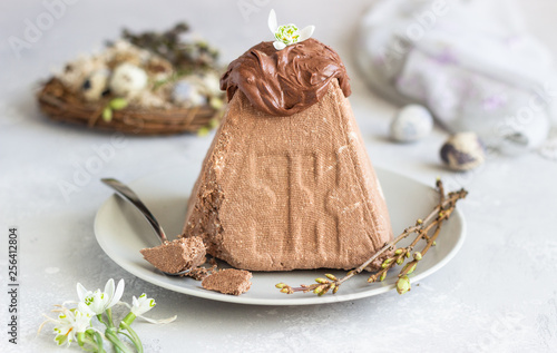Foto Chocolate Paskha (Pasha) with glaze