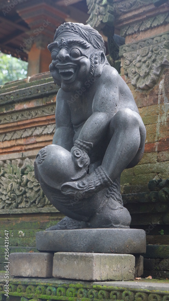 Statue temple penis