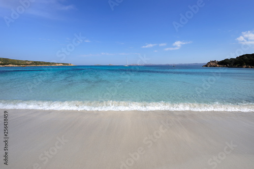 spiaggia dell Isola di Santa Mariain Sardegna