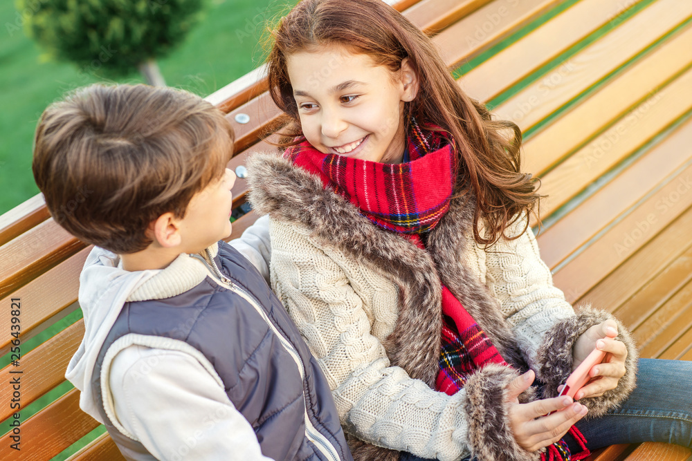 Obraz premium Adorable kids tourists sightseeing