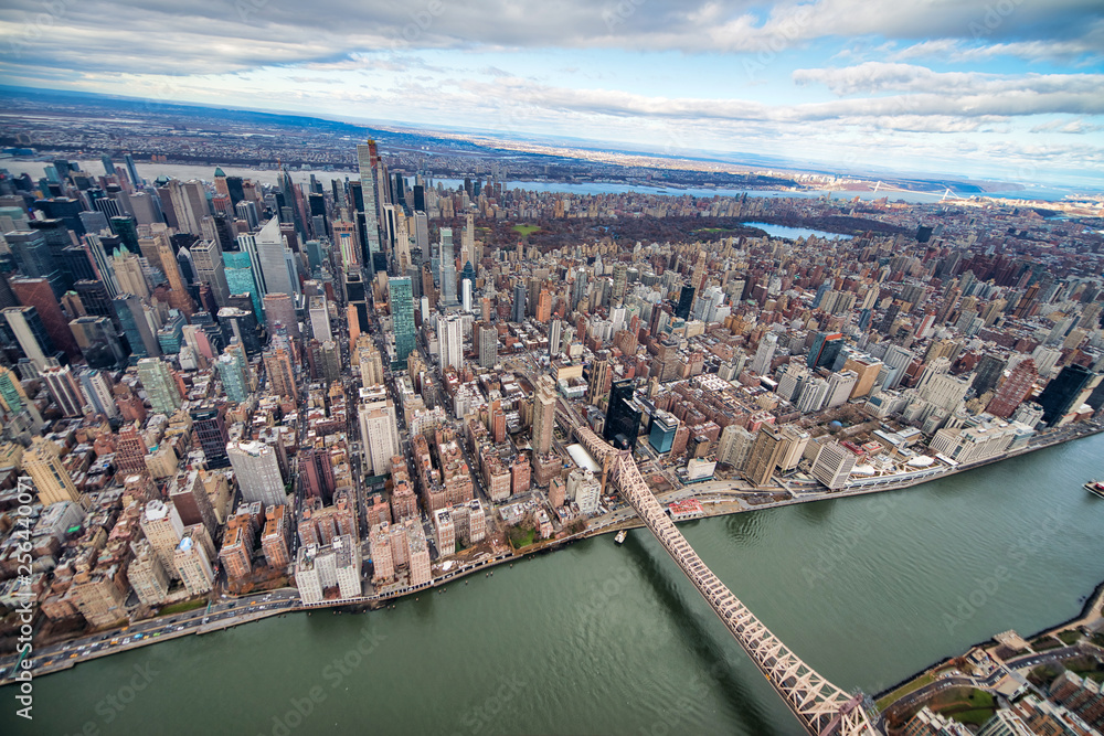 Naklejka premium Wide angle aerial view of Midtown Manhattan and Central Park from helicopter, New York City