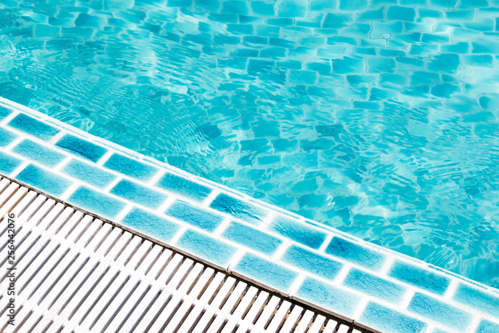 Obraz premium Pool edge With drainage grill.