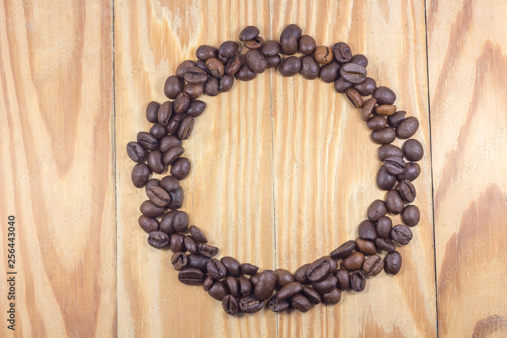 Obraz premium Coffee on grunge wooden background. coffee beans