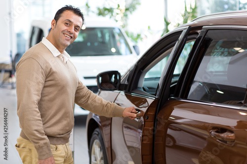 Hispanic mature man buying a new car © Nestor